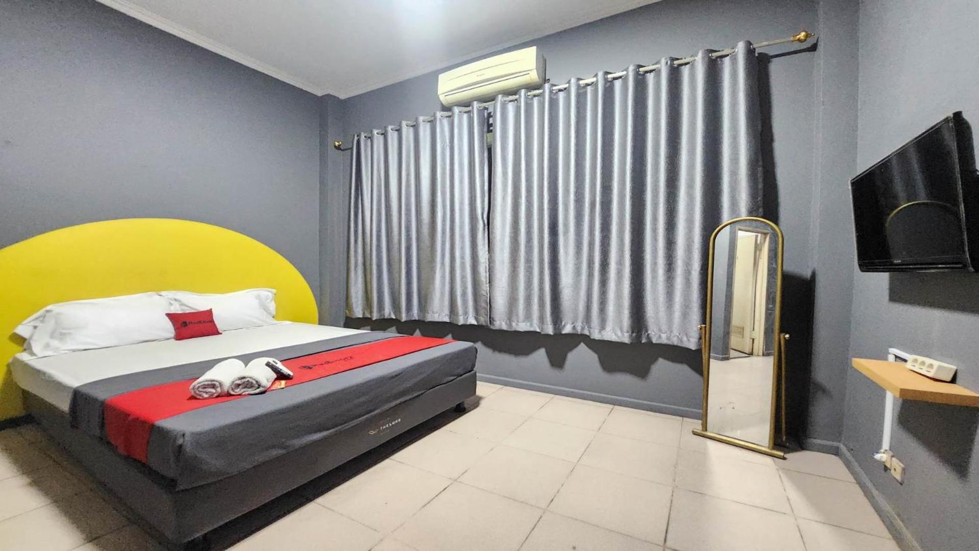 Hotel Bimo Sakti By San Джакарта Екстериор снимка