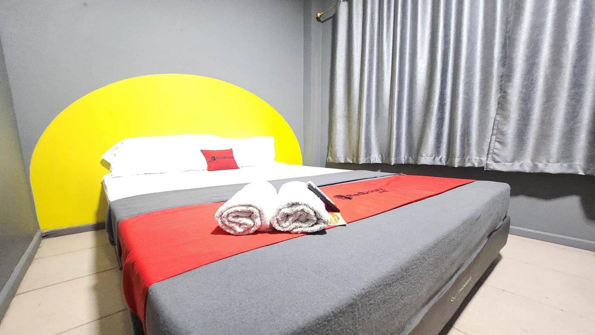 Hotel Bimo Sakti By San Джакарта Екстериор снимка